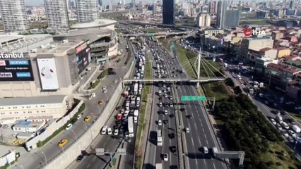 Mahmutbey Gişelerinde tatil trafiği havadan görüntülendi