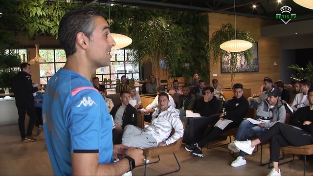 Charla a la plantilla del Real Betis sobre el coronavirus