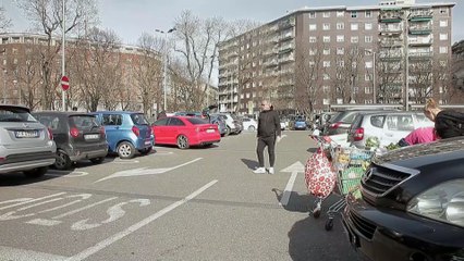 Market sırasında koronavirüs önlemi - MİLANO