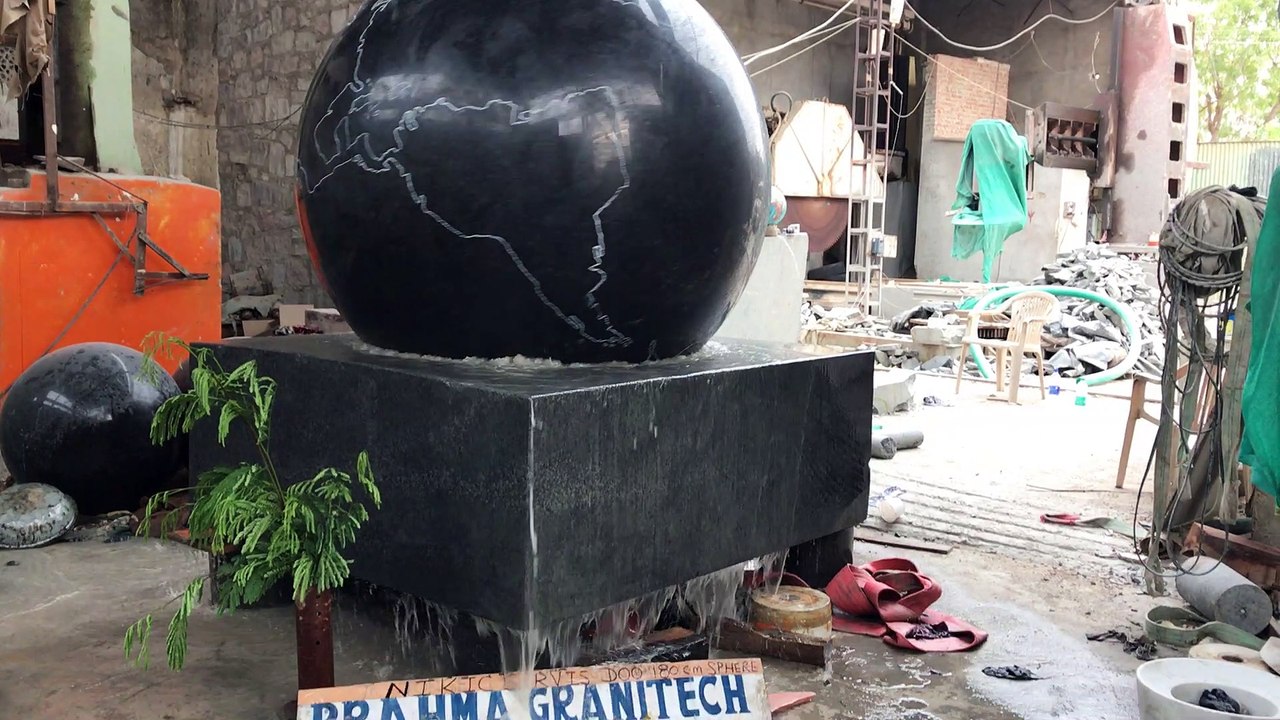 Floating Water Ball,Globe floating on water