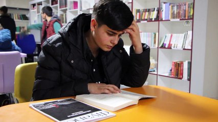 Gençlik merkezinde öğrenciler, kitap okuma süreleri kadar oyun oynuyor - BİNGÖL