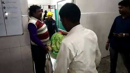 इटावा: बस ने ऑटो में मारी टक्कर, महिला हुई घायल