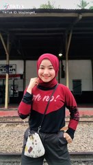Hijabers Sexy Goyang Di TIK TOK Feeling Good