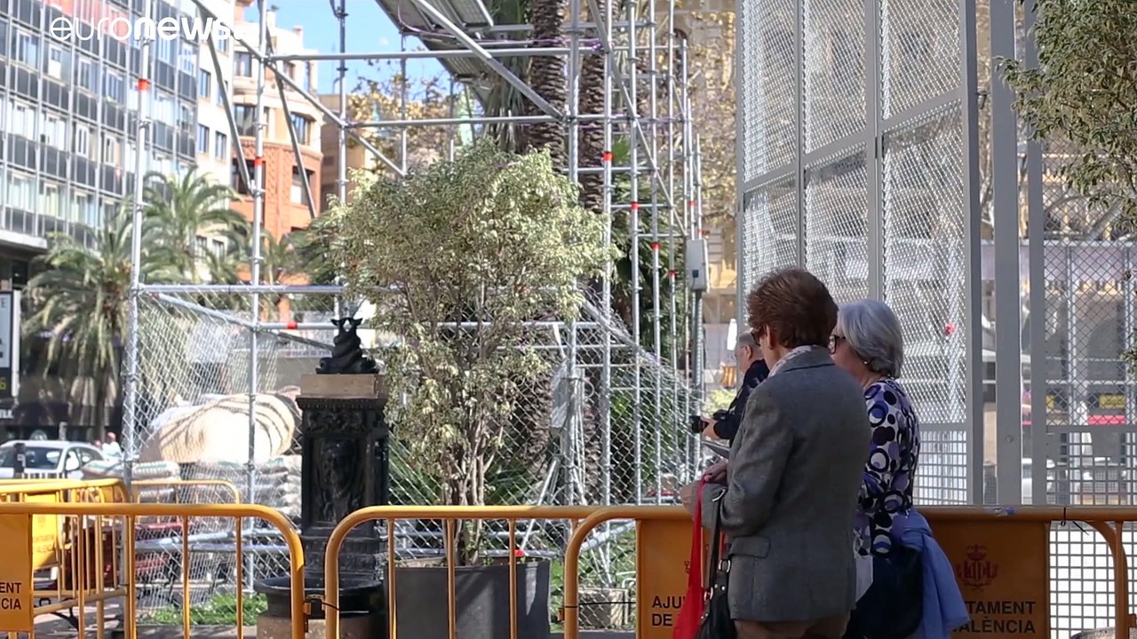 Coronavirus: Valencia ferma la festa tradizionale delle Fallas