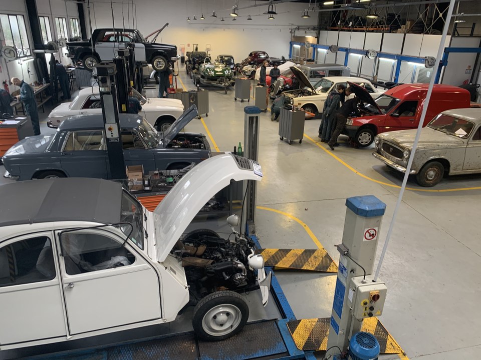 Restauration de véhicules anciens : présentation du CNVA en vidéo