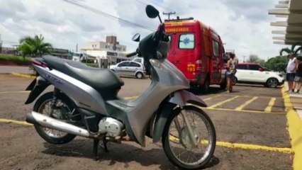 下载视频: Dois ficam feridos após queda de moto na Avenida Carlos Gomes