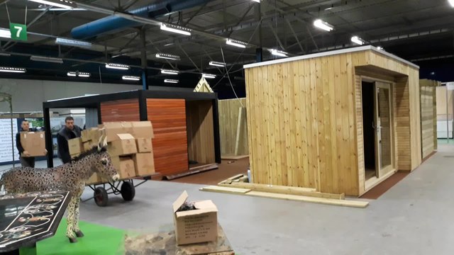 A Tournai, les exposants du salon Déco et Jardin démontent leur stand