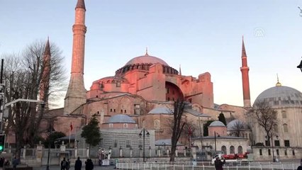 Ayasofya'da koronavirüs önlemleri kapsamında dezenfekte işlemi yapıldı