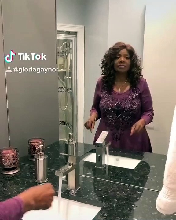 Gloria Gaynor canta I Will Survive por el coronavirus