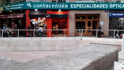 Descargar video: La zona de las ruinas y la calle Colón en Valencia vacías el viernes por la tarde por el coronavirus