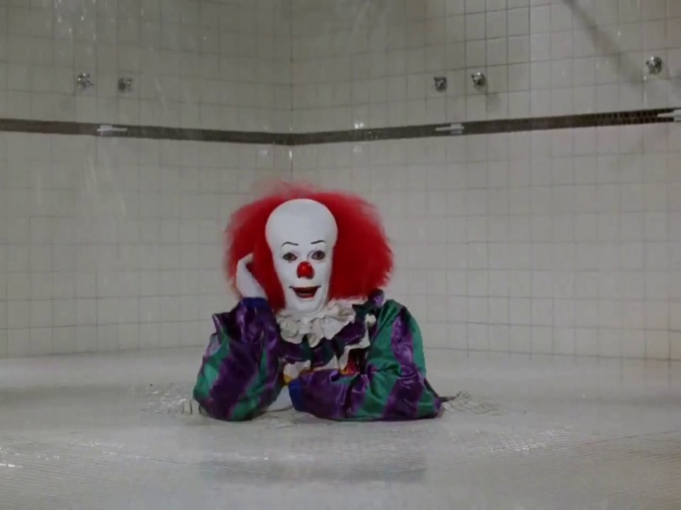 Escena de eso en las duchas 1990 en español latino