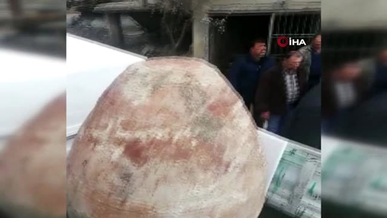 Elazığ'da yıkılacak evden 700 yıllık "Tahıl Küpleri" çıktı