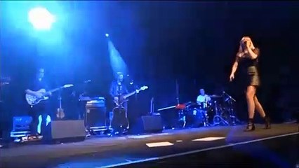 Louane — "Midi sur novembre" | (Louane Live à Cologne)