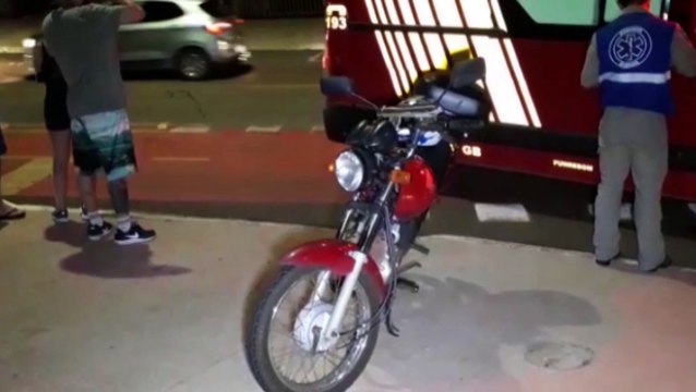 Motociclista fica ferido em batida na Avenida Tito Muffato
