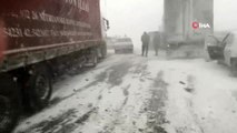 - Rusya'da kar fırtınası nedeniyle 20 araç birbirine girdi