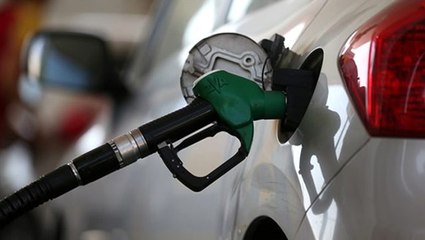 Benzinin litre fiyatı 2 yıl sonra ilk defa 6 TL'nin altına geriledi!