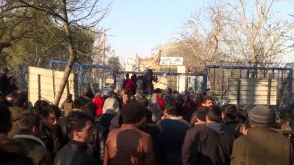 Sığınmacıların Avrupa sınırında bekleyişleri sürüyor
