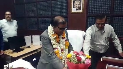 कुर्सी को प्रणाम कर मेडिकल कॉलेज के नए प्रिंसिपल डॉ. मीणा ने संभाला पदभार