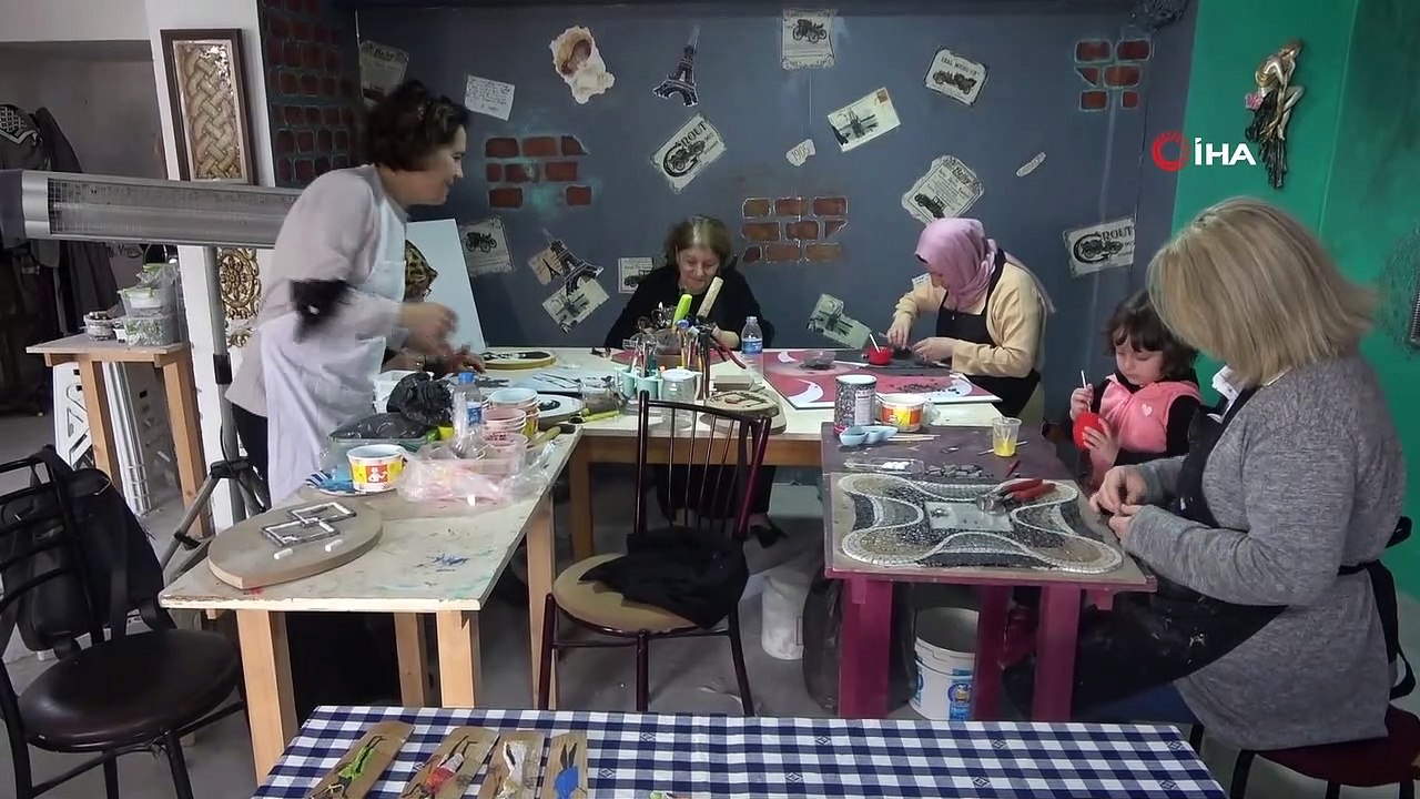 Ekmeğini taştan çıkaran kadınlar