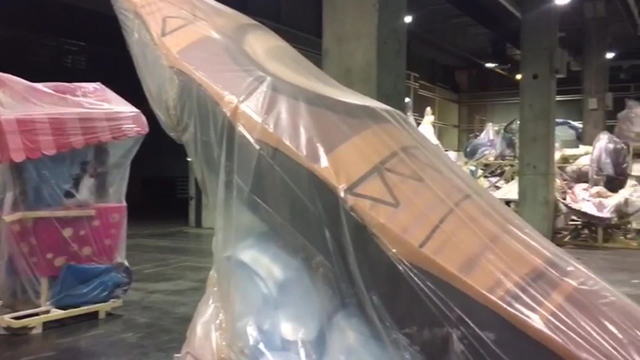 Fallas almacenadas en Feria Valencia tras la suspensión de las fiestas