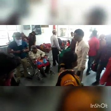 शाहजहांपुर: जिला अस्पताल में मरीजों की लंबी लाइनें, मौसम में बदलाव के चलते बड़ी बिमारीयां