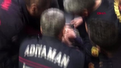 ADIYAMAN Parmakta sıkışan yüzüğü itfaiye çıkardı