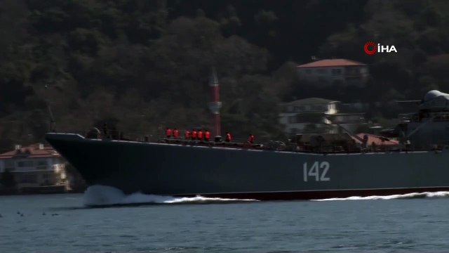 Rus savaş gemisi İstanbul Boğazı’ndan geçti