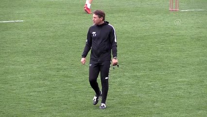 Antalyaspor Teknik Direktörü Tamer Tuna, koronavirüsün futbola etkisini değerlendirdi