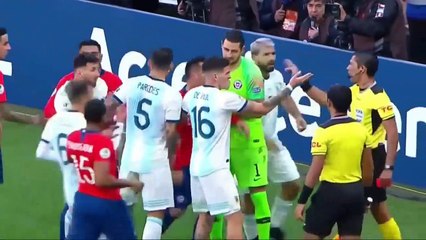 Lionel Messi gets  red card