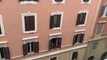 Los italianos salen a los balcones a aplaudir a los médicos que luchan contra el coronavirus