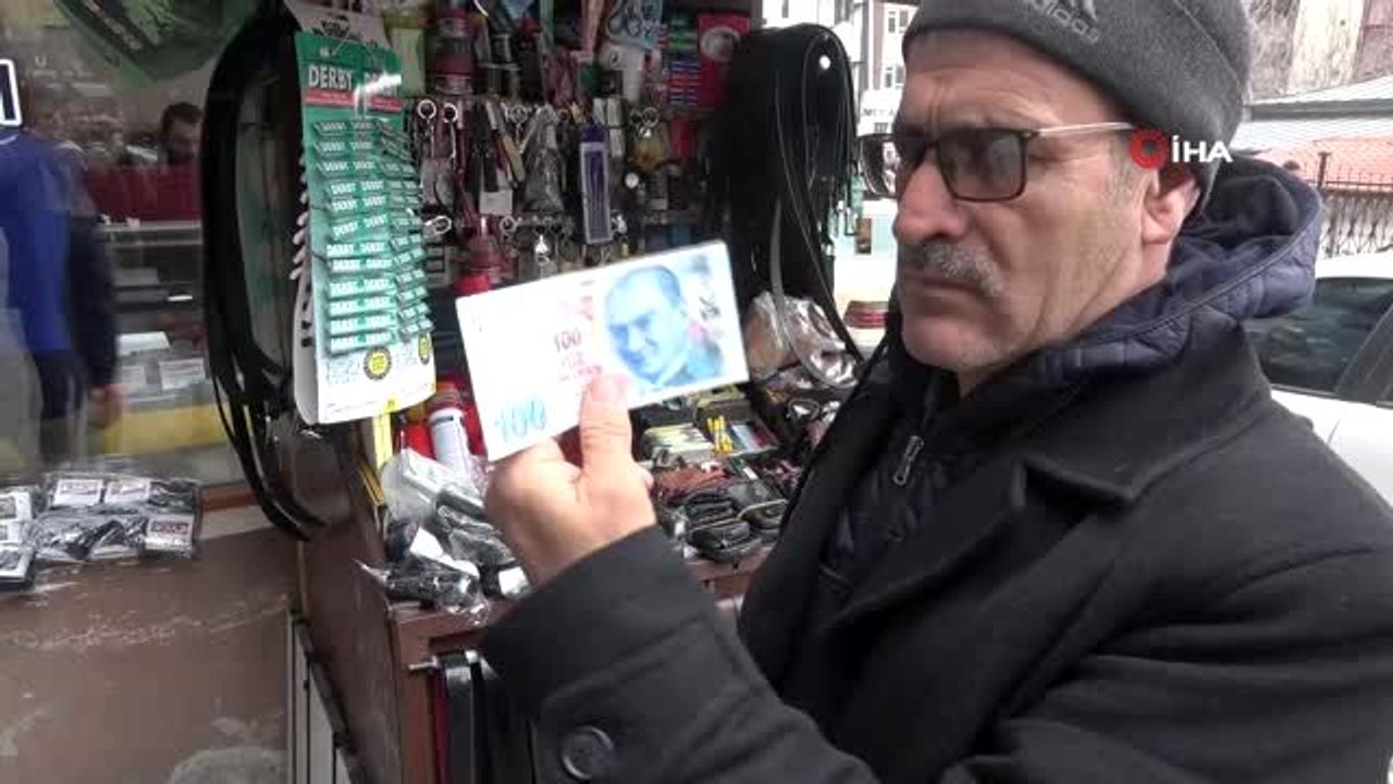Sahte parayla gelen şahıslar engelli seyyar satıcıyı dolandırdı