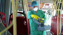 Equateur: désinfection des bus pour combattre le coronavirus
