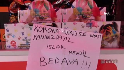 "Korona ile mücadelede bizde varız" dedi, kolonyalı mendilleri ücretsiz dağıttı