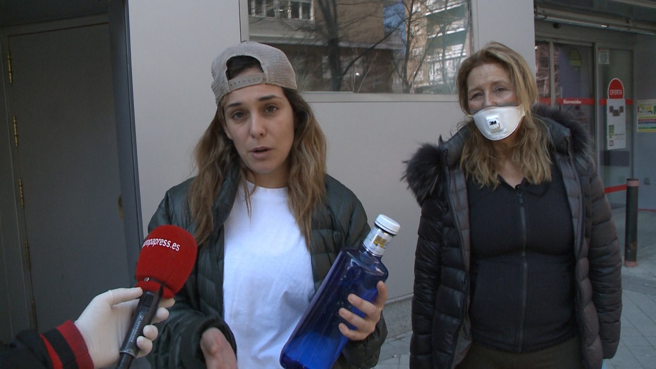 Ciudadana en el supermercado: "Hemos salido pero sin tener contacto"