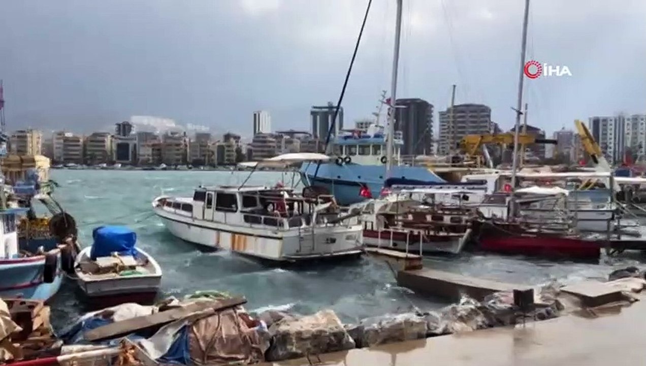 İskenderun Körfezi Fırtına ve Yağmur Nedeni İle Turkuaz Rengine Büründü