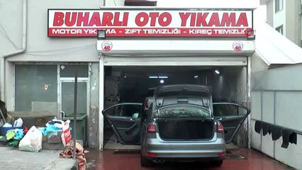 Korona virüsüne karşı araç sürücüleri araçlarını buharlı su ile yıkatıyor