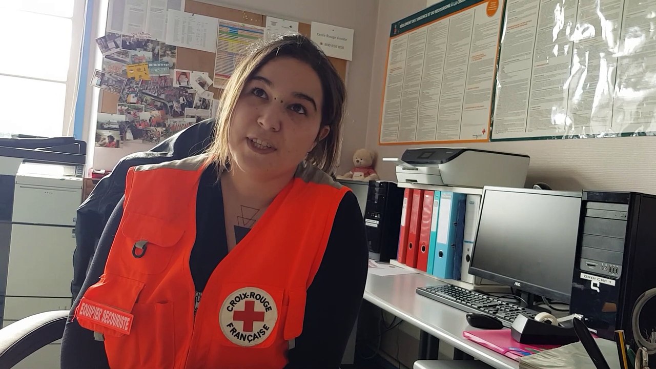 Des bénévoles de la Croix Rouge de Pontarlier renforcent le centre 15 pendant la pandémie de coronavirus