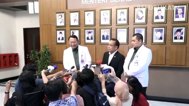 Mantan Menteri Perhubungan Budi Karya Sumadi tiba Kompleks Istana Kepresidenan di Jakarta, Selasa (22/10)..