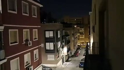 Homenaje desde los balcones de Madrid a la sanidad pública