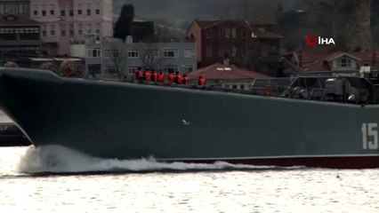 Rus savaş gemisi "Caesar Kunikov" İstanbul Boğazı'ndan geçti