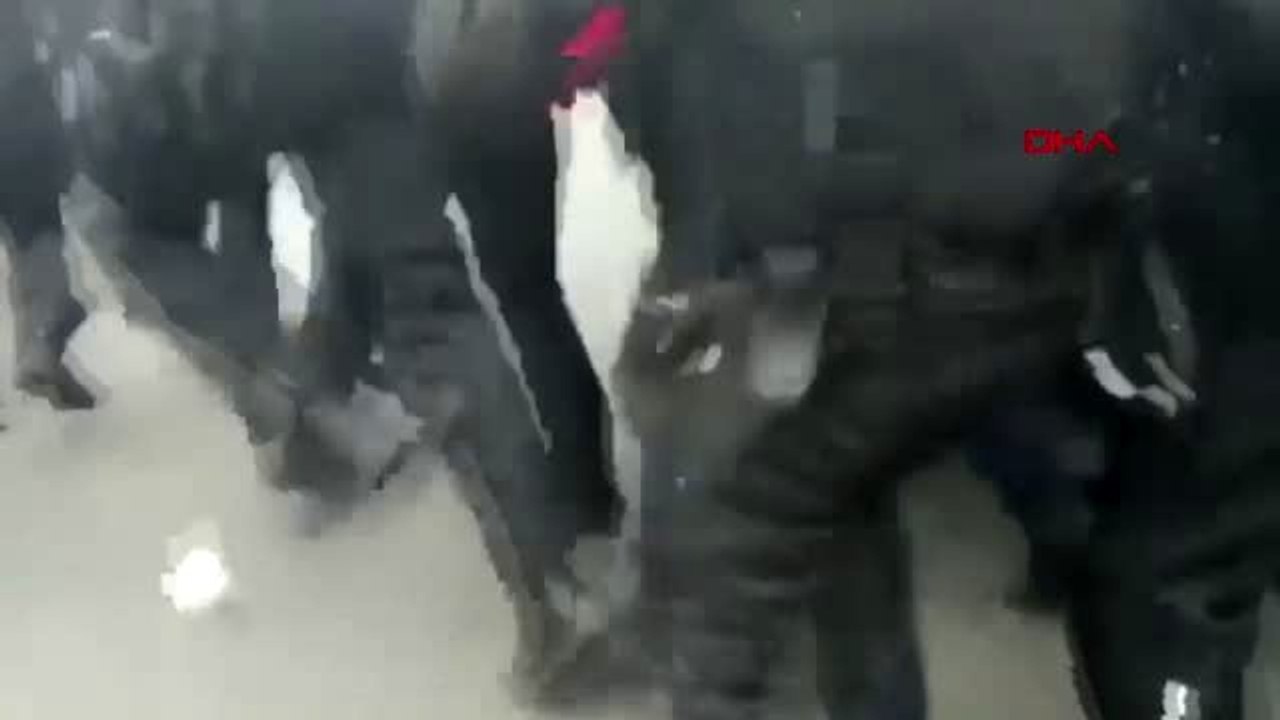 Fransa'da Sarı Yelekliler protestoları sürdürüyor