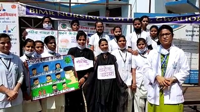 डबरा: कोरोना वायरस से बचने के लिए मेडिकल नर्सिंग छात्राओं ने किया नुक्कड़ नाटक