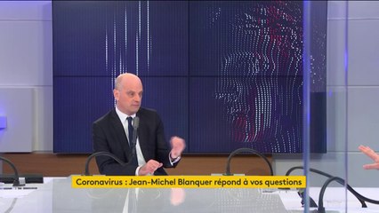 "Le monde navigue à vue [...] nous pilotons au plus près en tenant compte de ce que disent les scientifiques", déclare le ministre de l'Éducation Jean-Michel Blanquer
