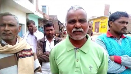 इटावा: सरकारी स्कूली शिक्षकों ने ग्रामीणों को किया कोरोना वायरस प्रति जागरूक