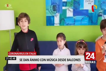 Italianos se dan ánimos cantando desde sus balcones