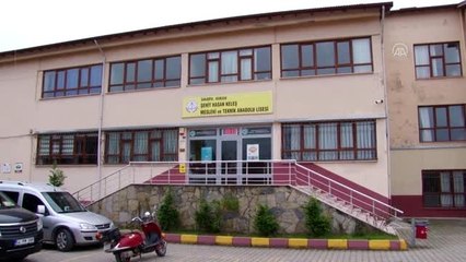 Meslek lisesi öğrencileri "dezenfektan mesaisi"nde