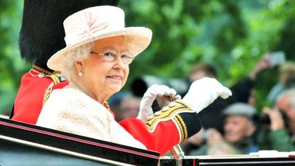 Kraliçe Elizabeth koronavirüs korkusuyla Buckingham Sarayı'nı terk etti