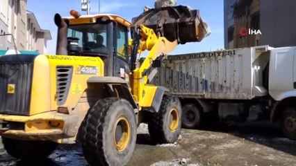 Karlıova’da kar temizliği devam ediyor