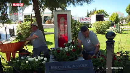 Şehitler Abidesi, kırmızı beyaz şakayıklara büründü