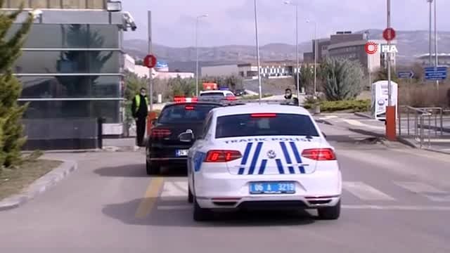 Ankara Valisi Vasip Şahin, umreden dönenlerin yerleştirildiği yurtlarda incelemelerde bulunuyor